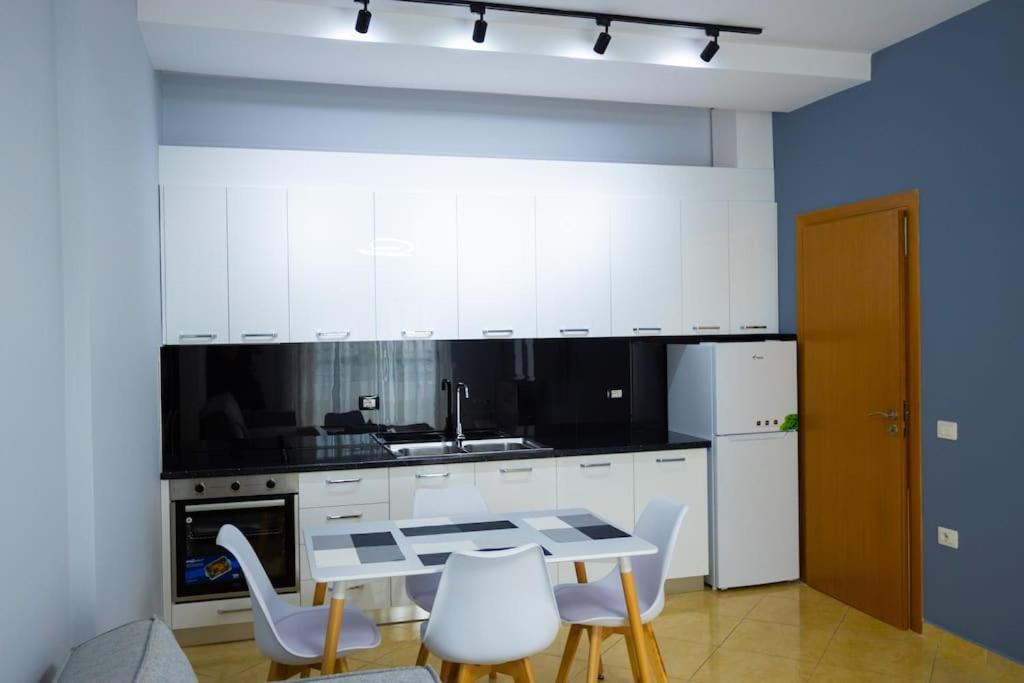Apartment In Vlore Kejvi Luaran gambar